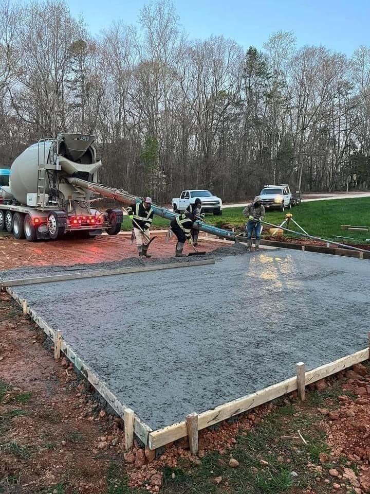 On-Site Volumetric Ready Mix Concrete Mixer Truck Pouring Slab Ascot SL5