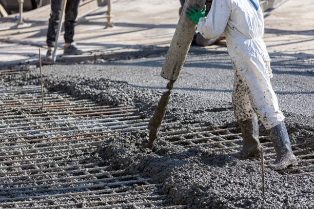 On-Site Volumetric Ready Mix Concrete Placing Over Steel Mesh Ascot